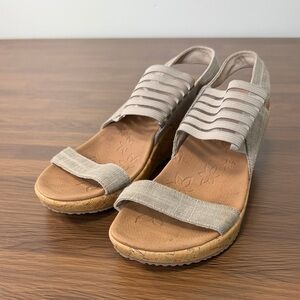 Skechers Women's Shimmery Silver Taupe Strappy Wedge Sandals Sz‎ 7